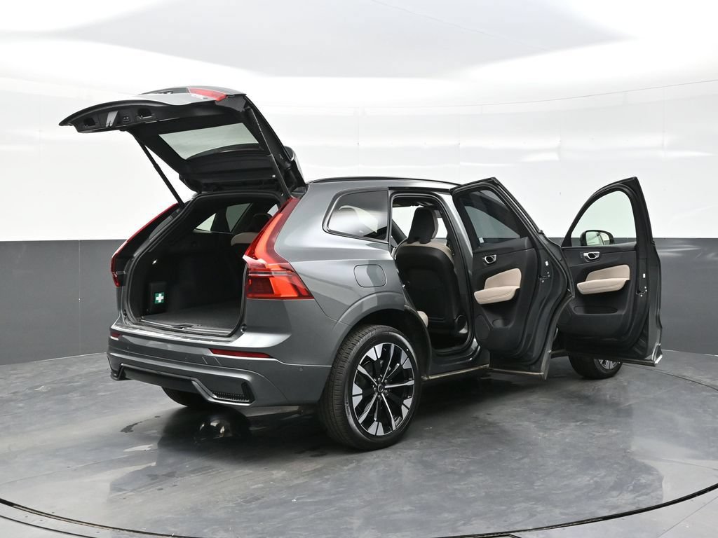 New 2026 Volvo XC60 B5 Plus w/ Protection Package Premier AWD/4WD image 44