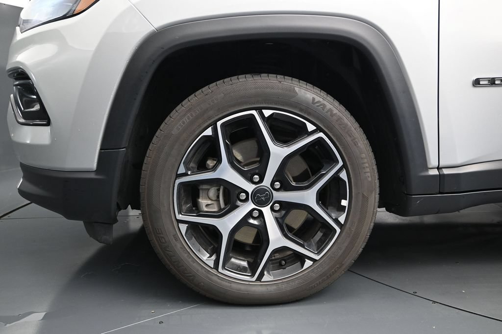 Used 2025 Jeep Compass Limited AWD/4WD image 15