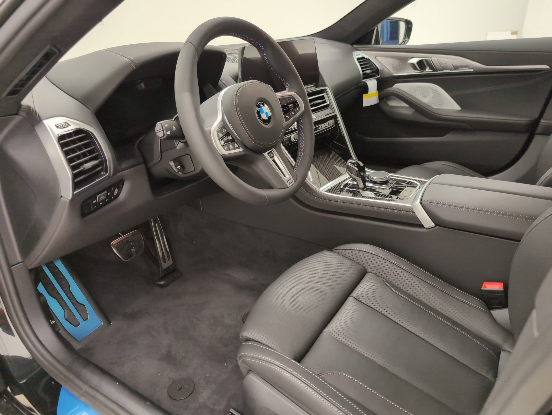 New 2026 BMW M850i xDrive w/ M Carbon Exterior Package image 4