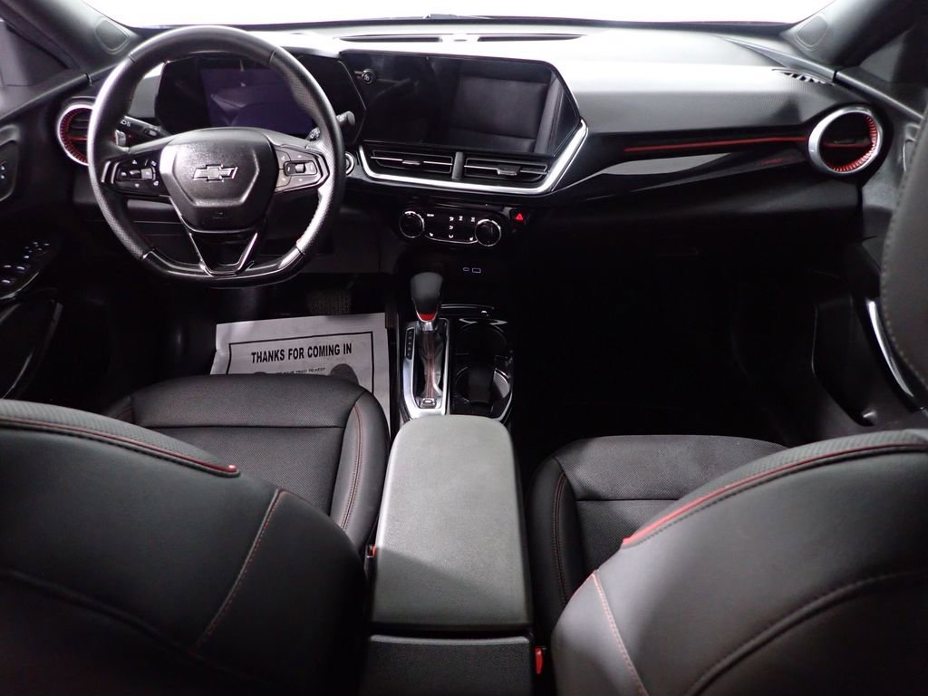 Used 2024 Chevrolet Trax RS FWD image 30