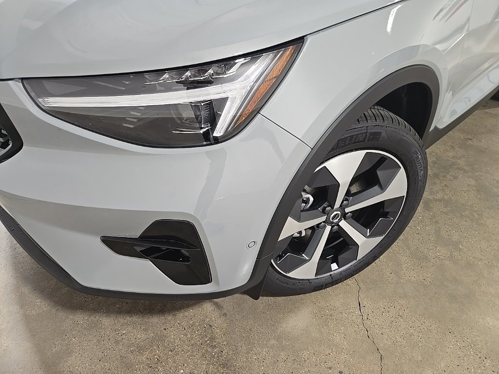 New 2026 Volvo XC40 B5 Plus w/ Protection Package Premier image 11