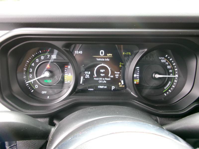 Used 2025 Jeep Wrangler Unlimited Sahara w/ Safety Group AWD/4WD image 16