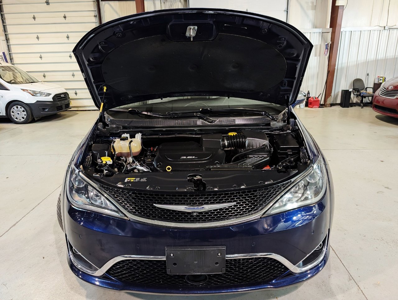 Used 2017 Chrysler Pacifica Limited image 64