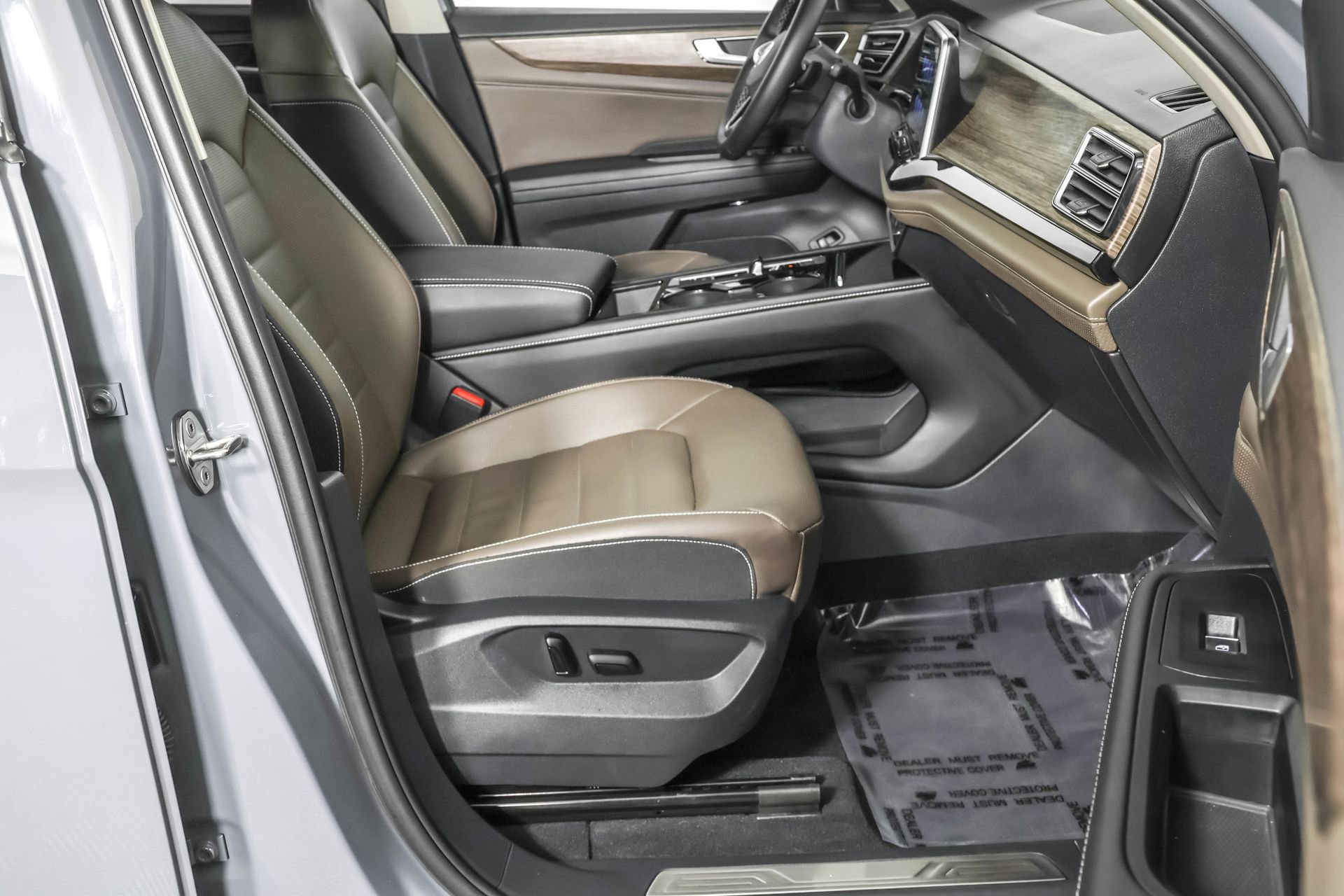 Used 2025 Volkswagen Atlas SEL image 44