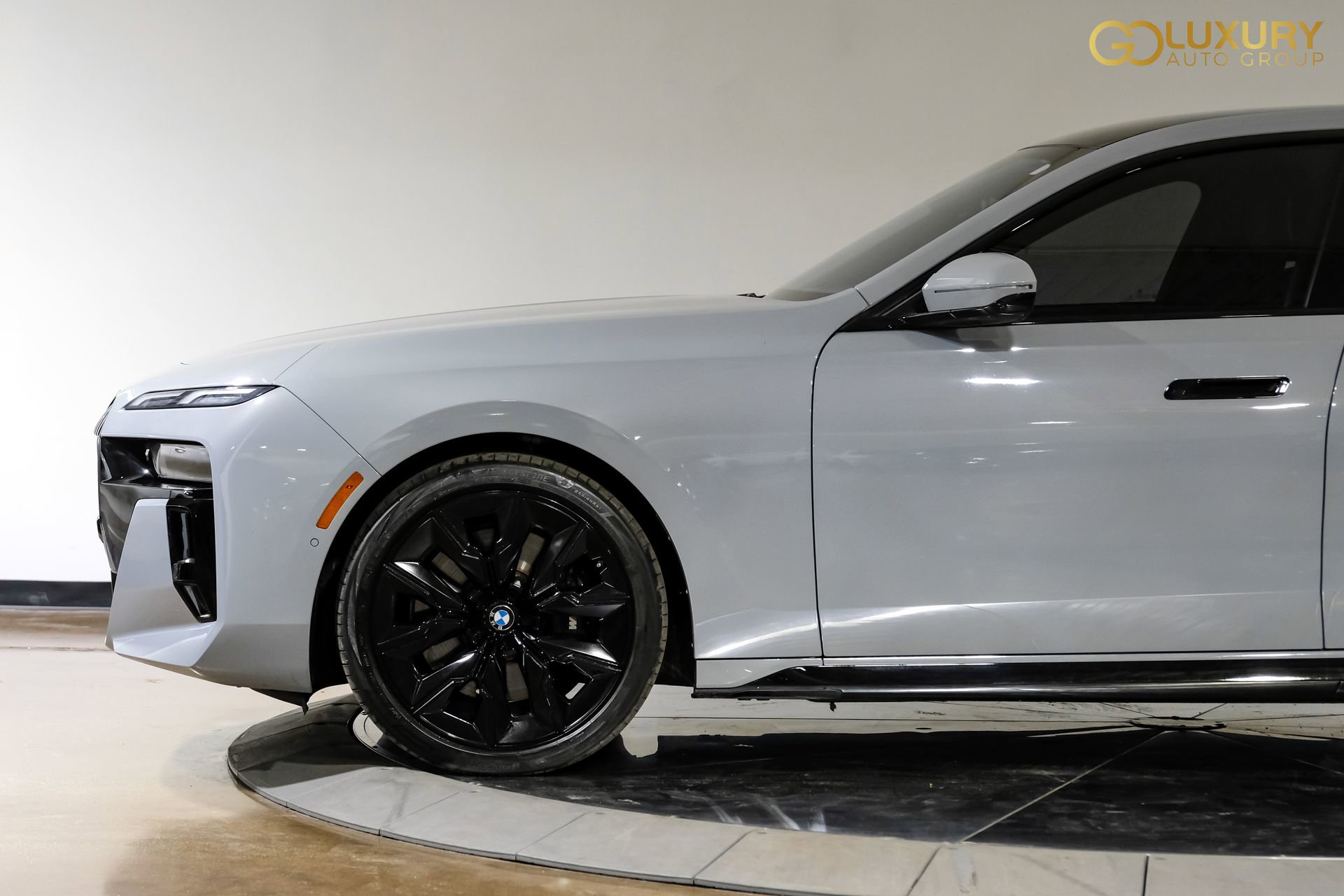 Used 2023 BMW 740i image 14