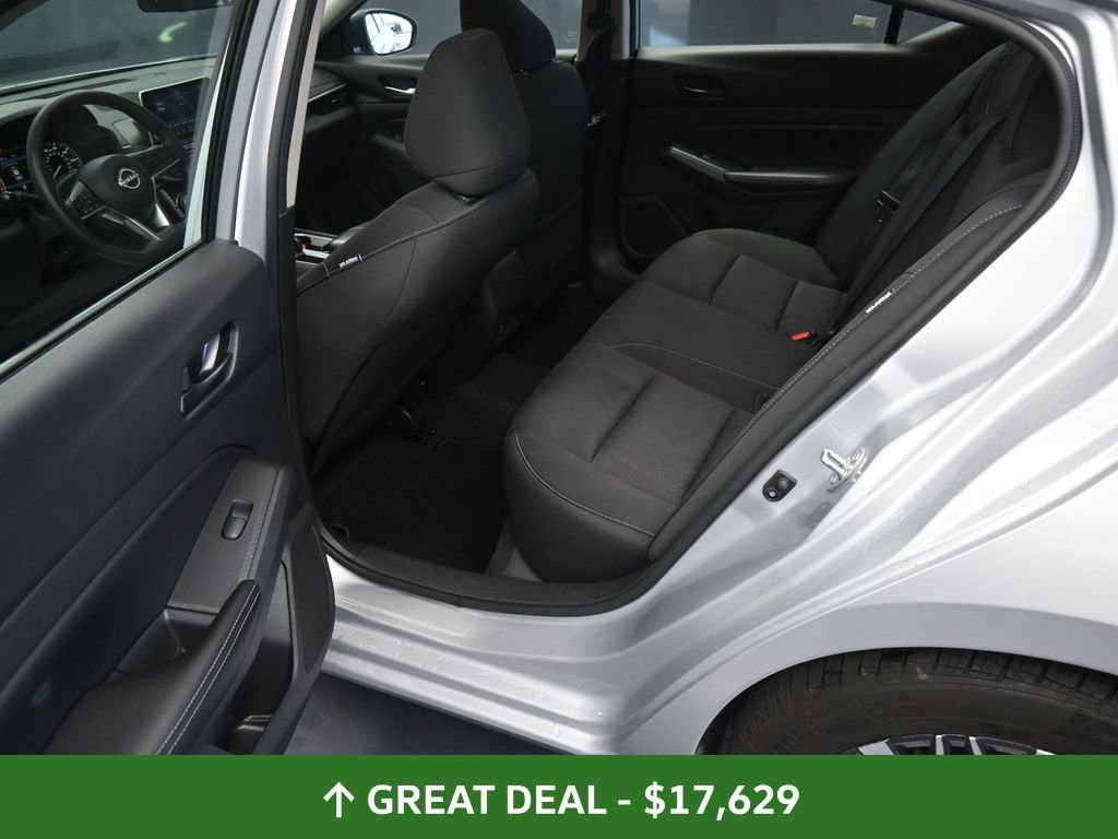 Used 2024 Nissan Altima 2.5 SV image 18