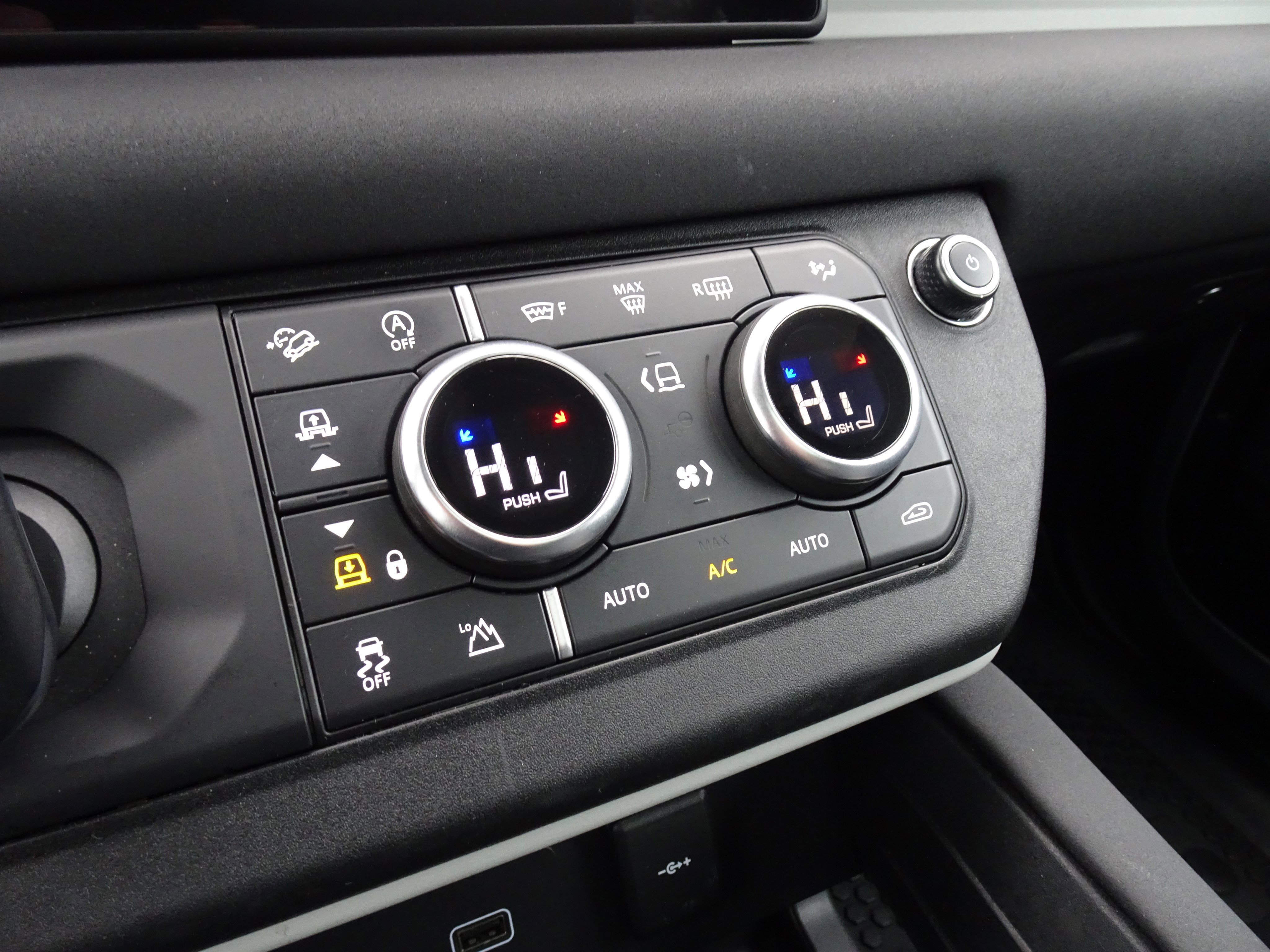 Used 2020 Land Rover Defender 110 SE image 31