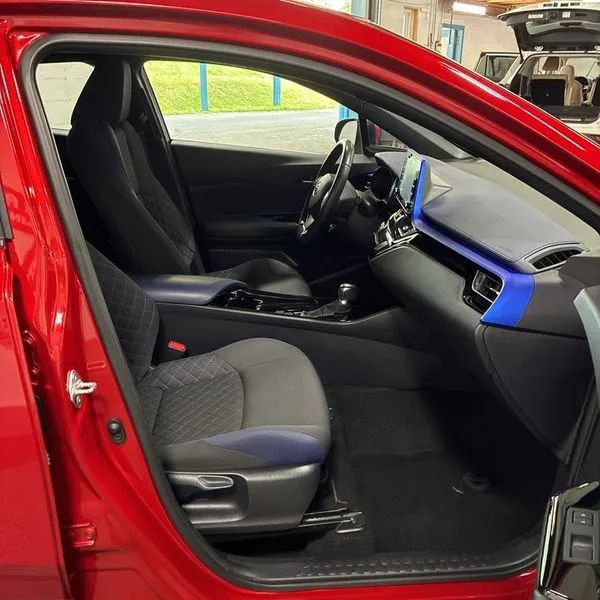 Used 2021 Toyota C-HR XLE FWD image 10