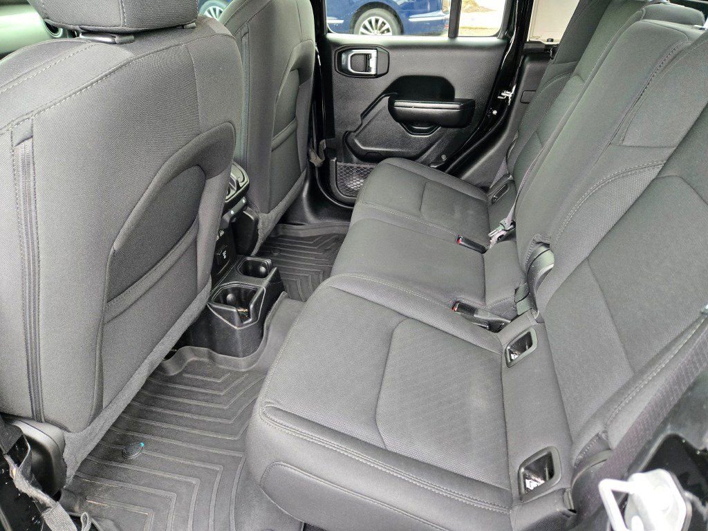 Used 2021 Jeep Gladiator Willys AWD/4WD image 13
