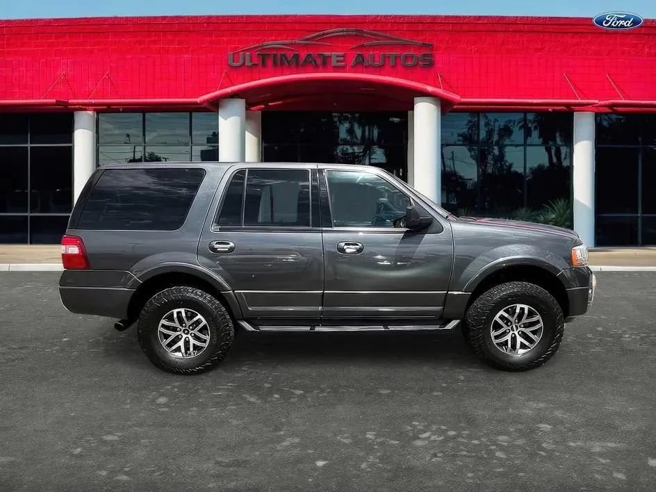 Used 2017 Ford Expedition XLT AWD/4WD image 5