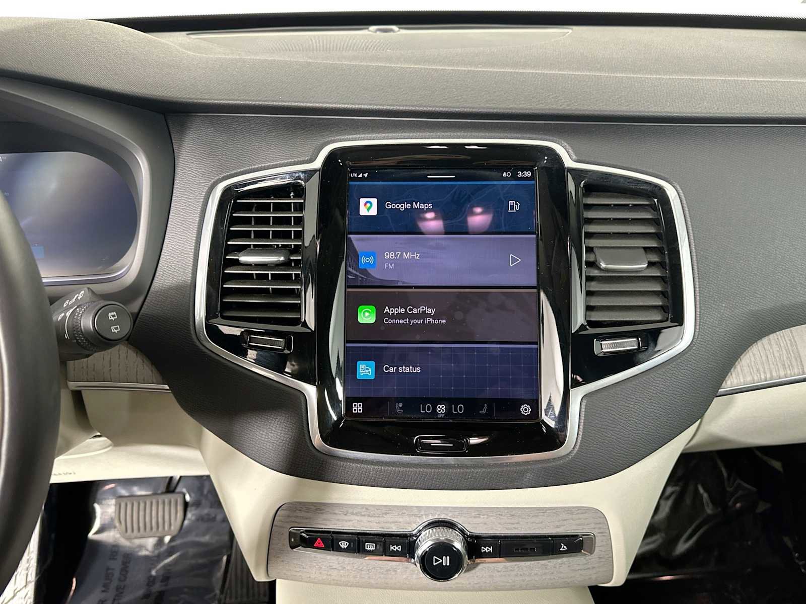 Used 2025 Volvo XC90 B6 Plus w/ Protection Package Premier image 13