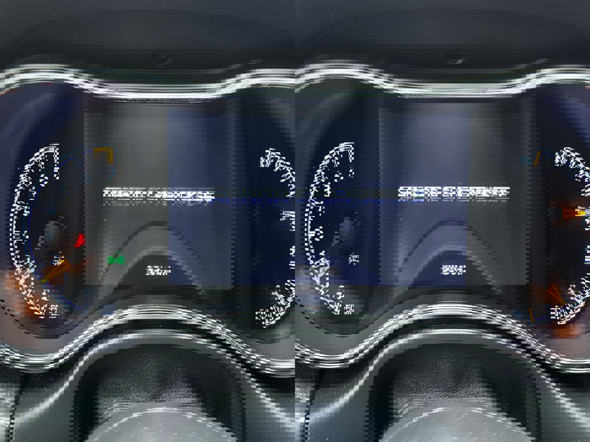 Used 2020 Jeep Grand Cherokee Limited w/ Premium Lighting Group image 10