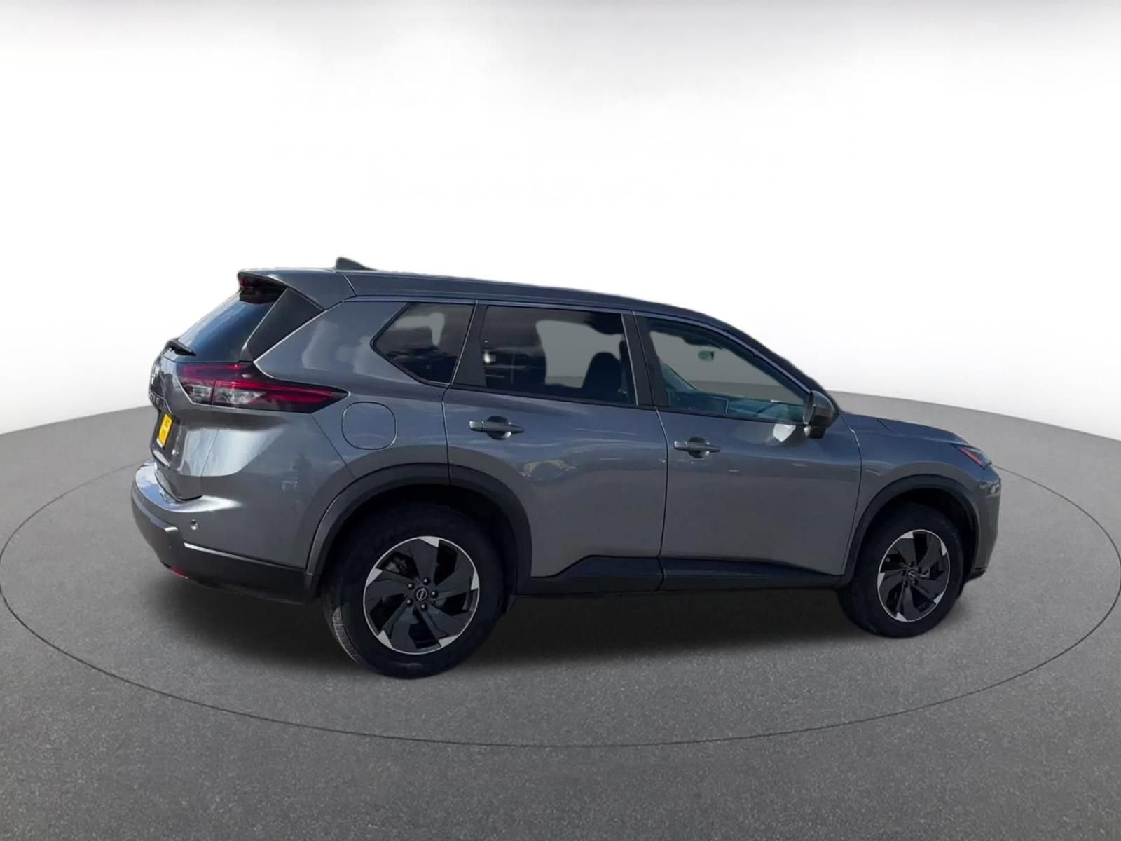 Used 2025 Nissan Rogue SV AWD/4WD image 13