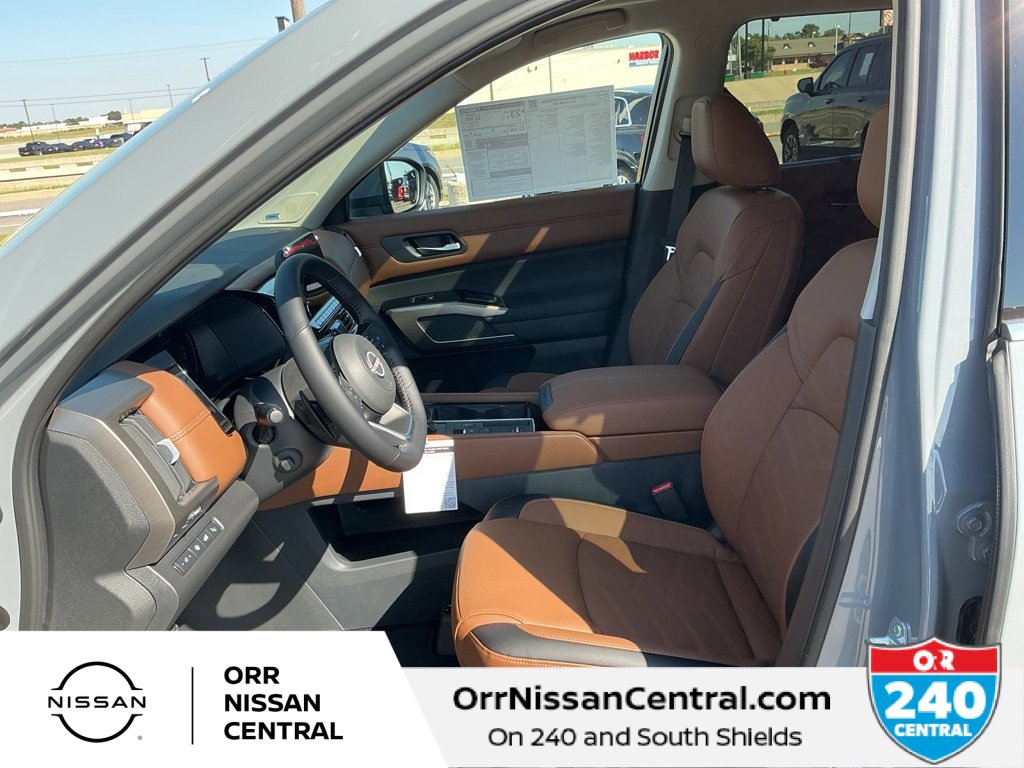 New 2025 Nissan Pathfinder Platinum w/ Cargo Package image 17