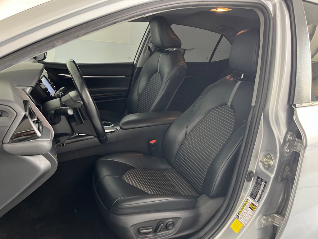Used 2020 Toyota Camry SE FWD image 18
