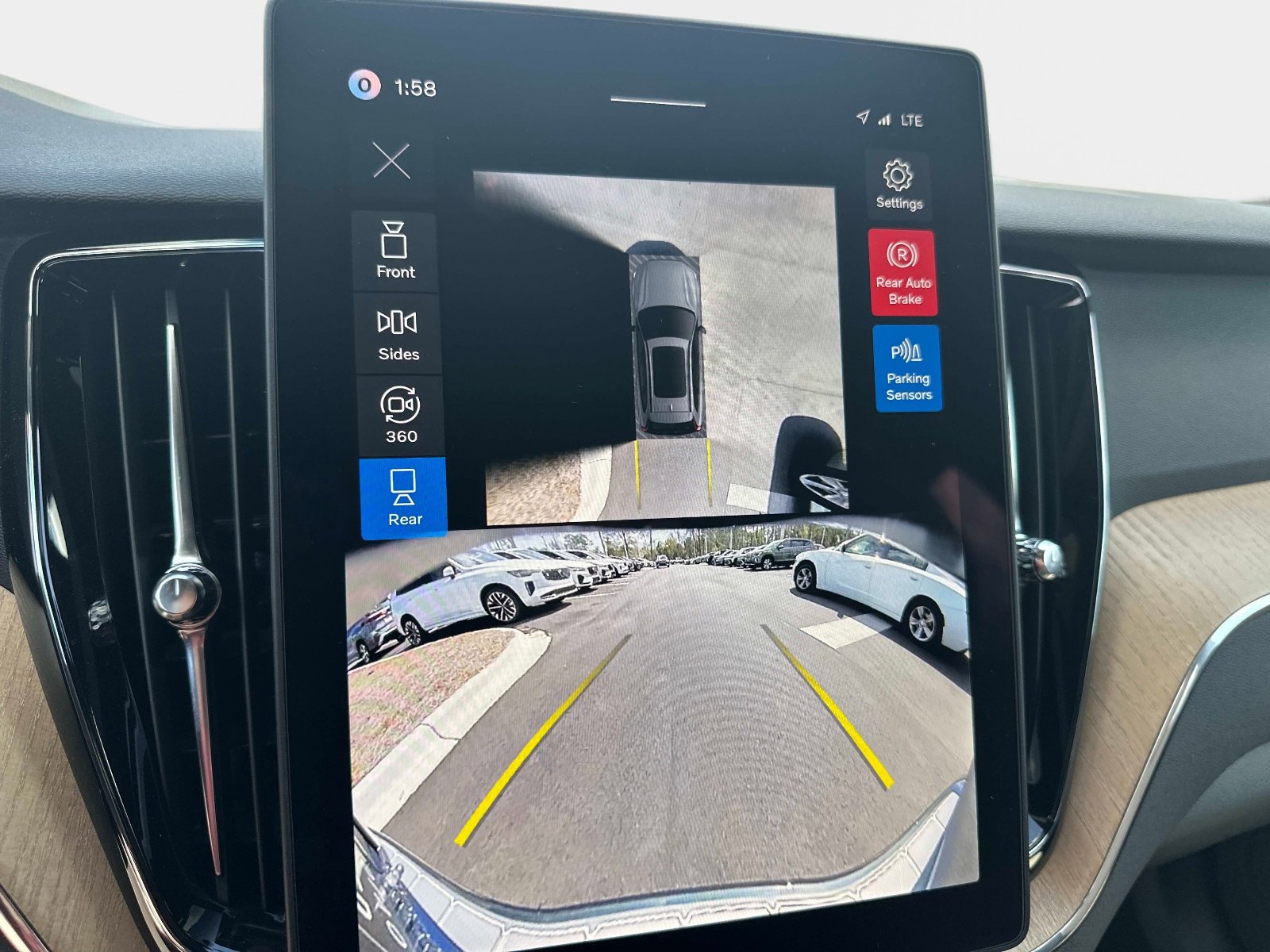 Certified 2026 Volvo XC60 B5 Plus w/ Protection Package Premier image 28