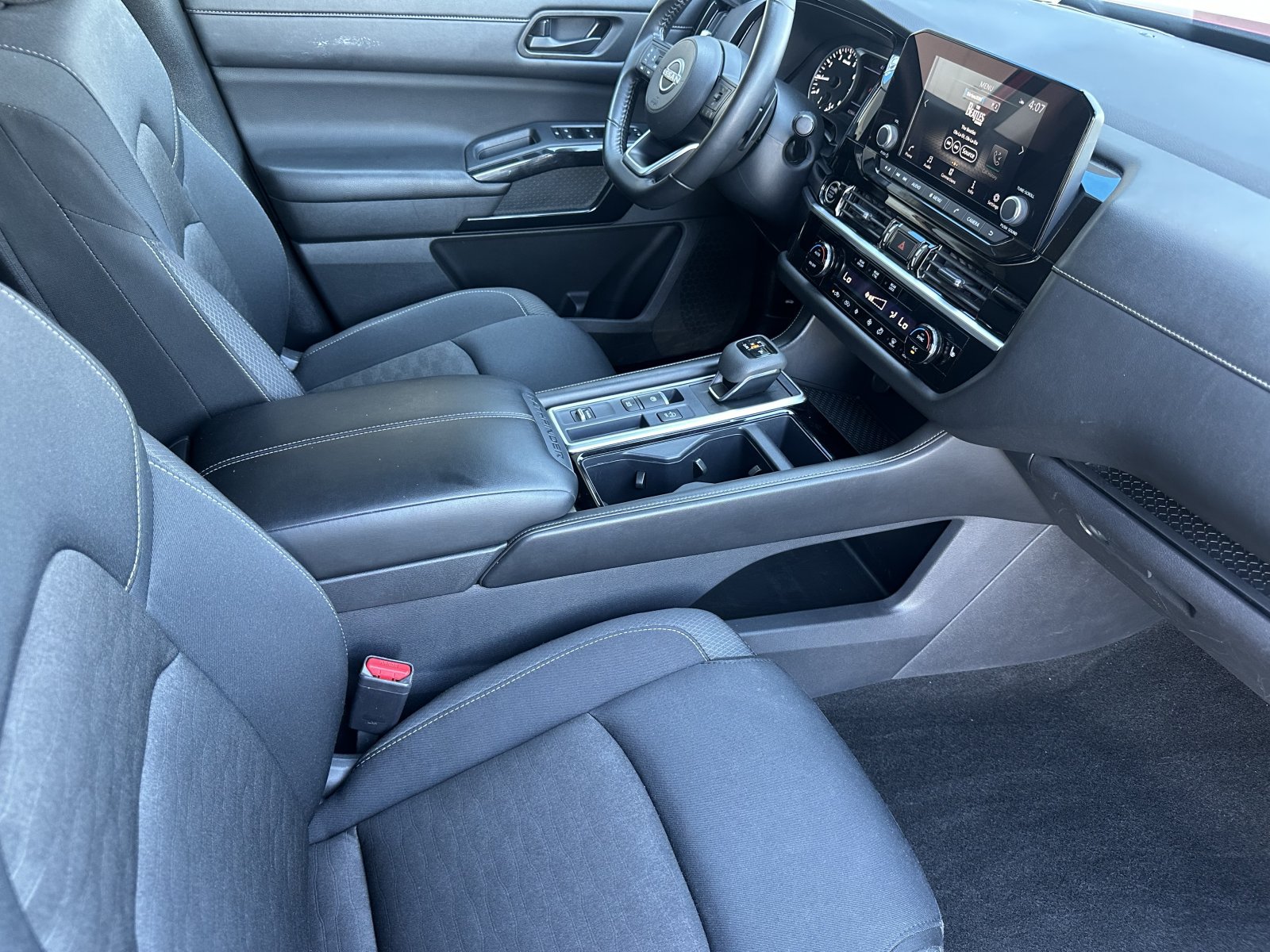Used 2024 Nissan Pathfinder SV FWD image 16