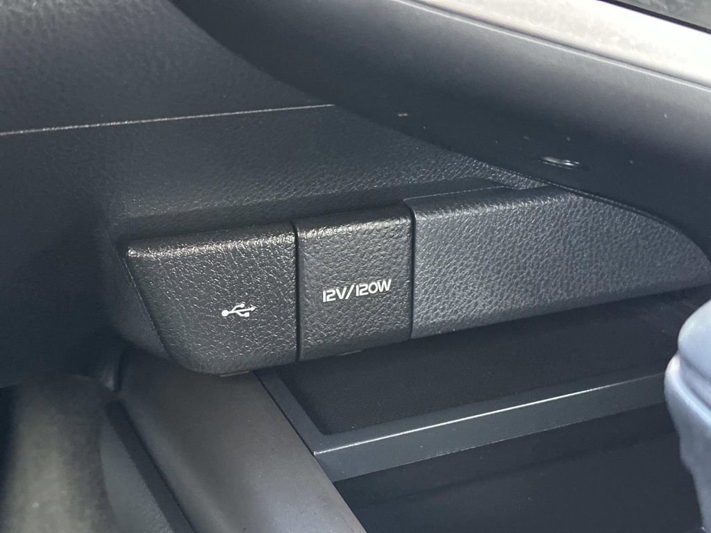 Used 2023 Toyota Camry SE image 14