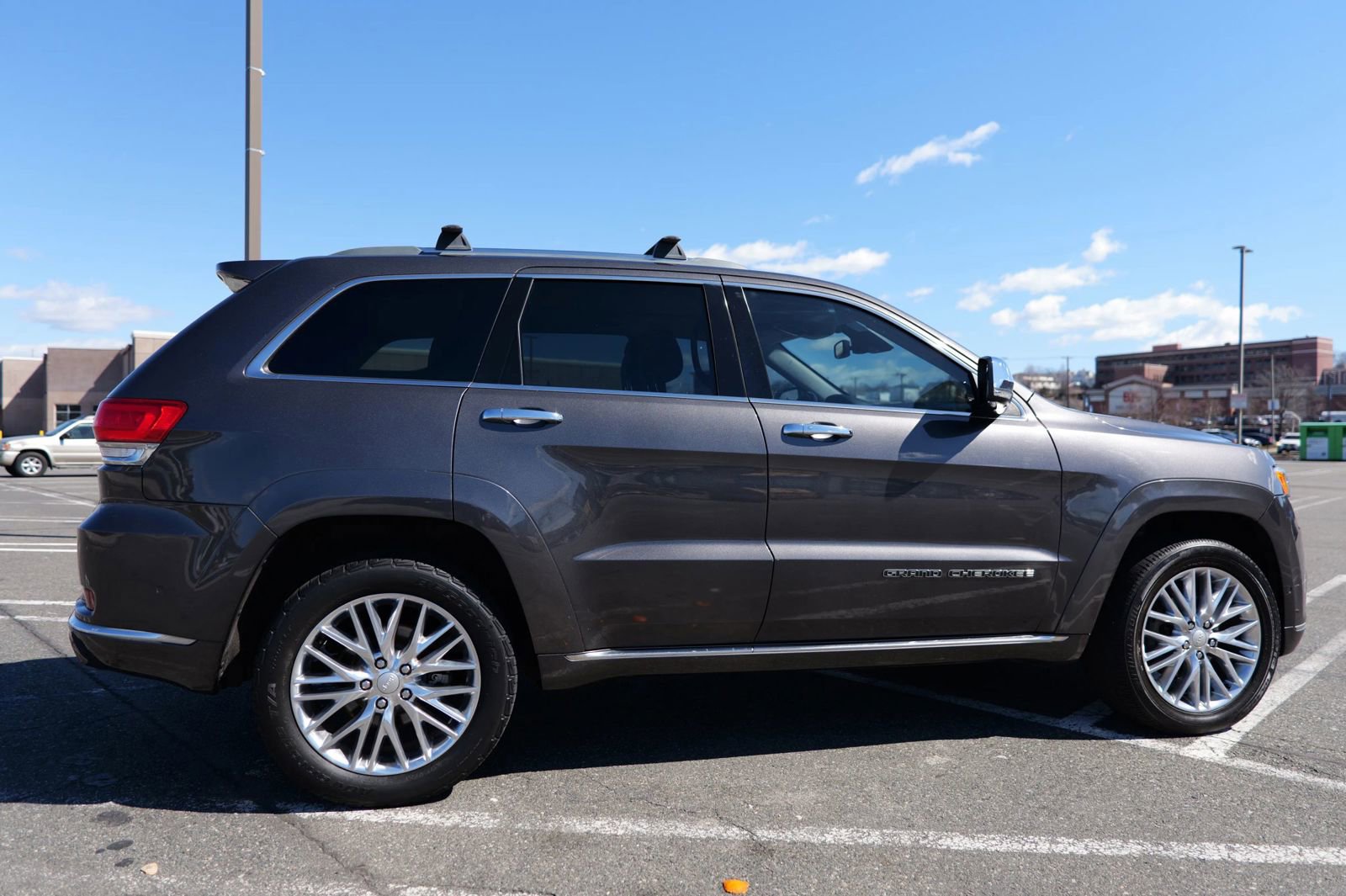 Used 2018 Jeep Grand Cherokee Summit image 10
