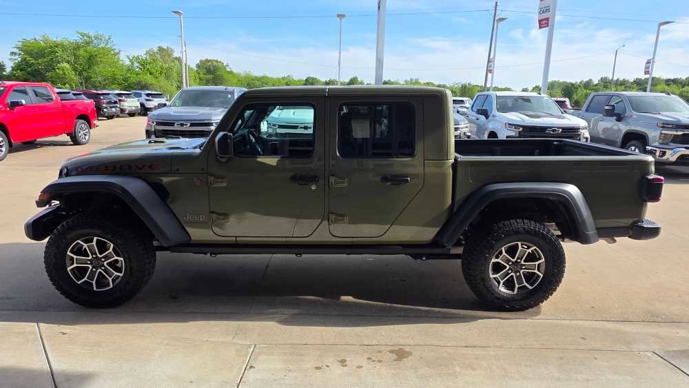 Used 2025 Jeep Gladiator Mojave w/ Convenience Group AWD/4WD image 2