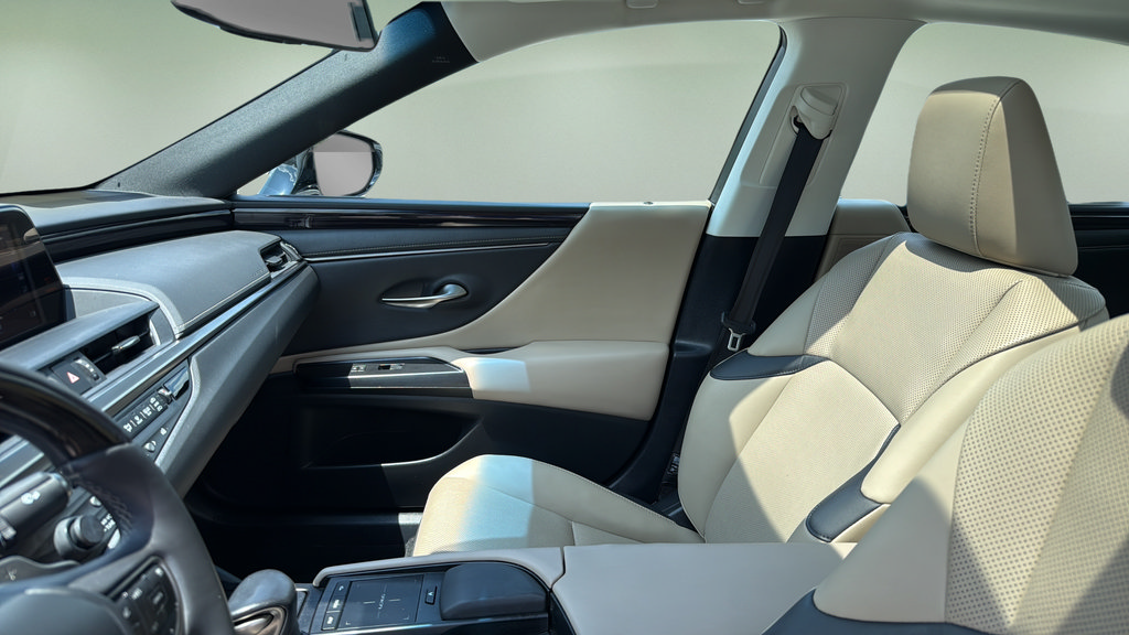 Used 2020 Lexus ES 300h w/ Premium Package FWD image 13