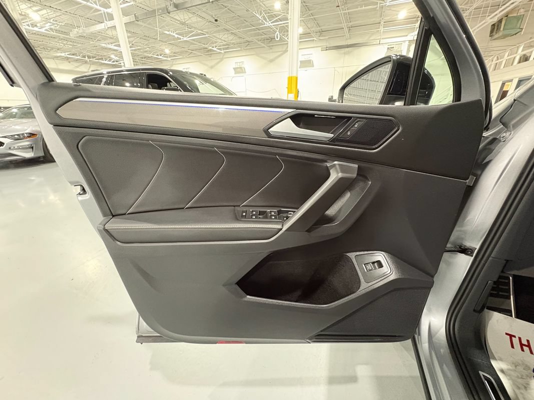 Used 2022 Volkswagen Tiguan SE R-Line AWD/4WD image 34