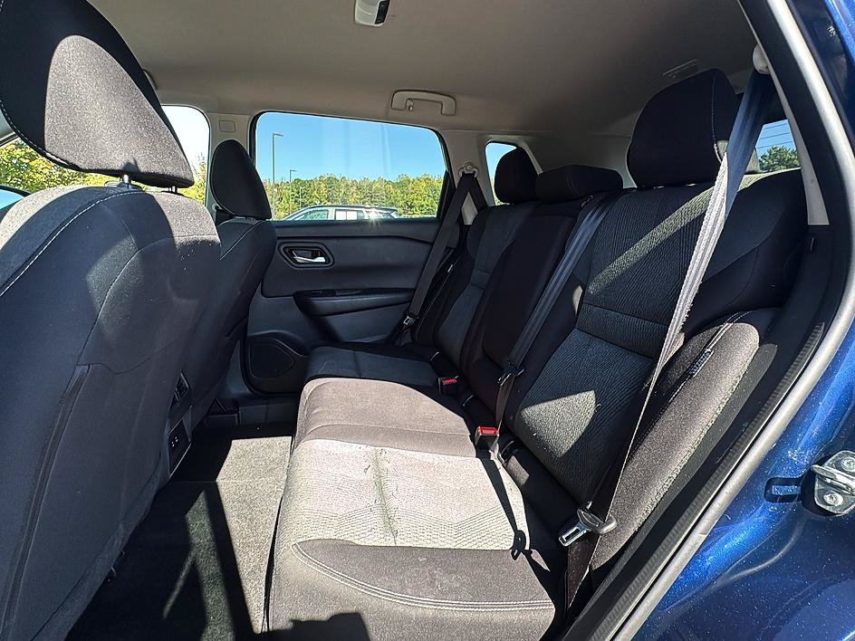 Certified 2025 Nissan Rogue SV FWD image 18