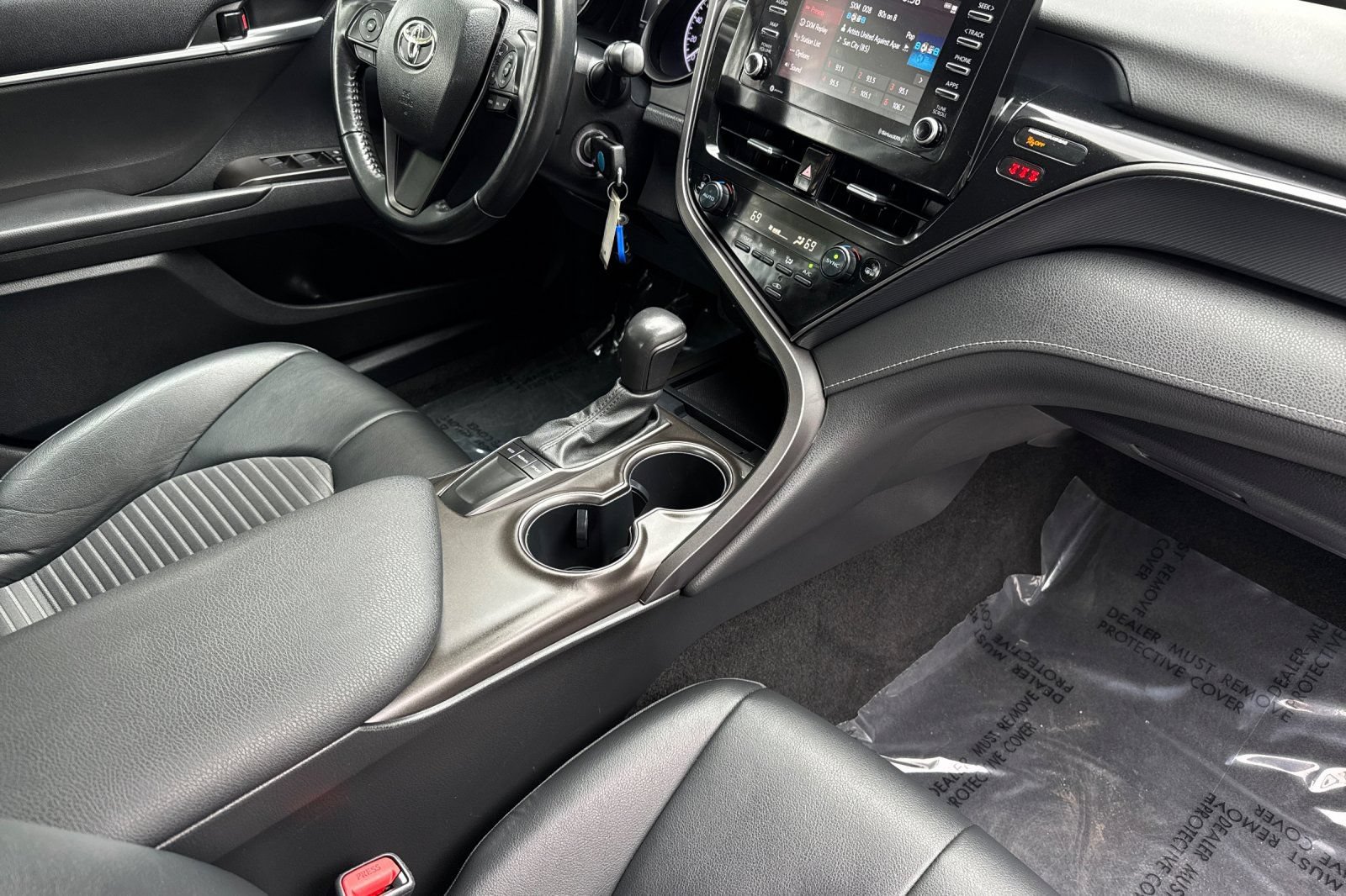 Used 2023 Toyota Camry SE FWD image 17