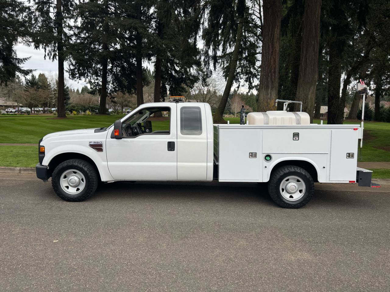 Used 2009 Ford F350 XLT RWD image 2