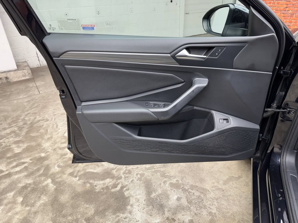 Used 2019 Volkswagen Jetta SEL w/ Cold Weather Package FWD image 9