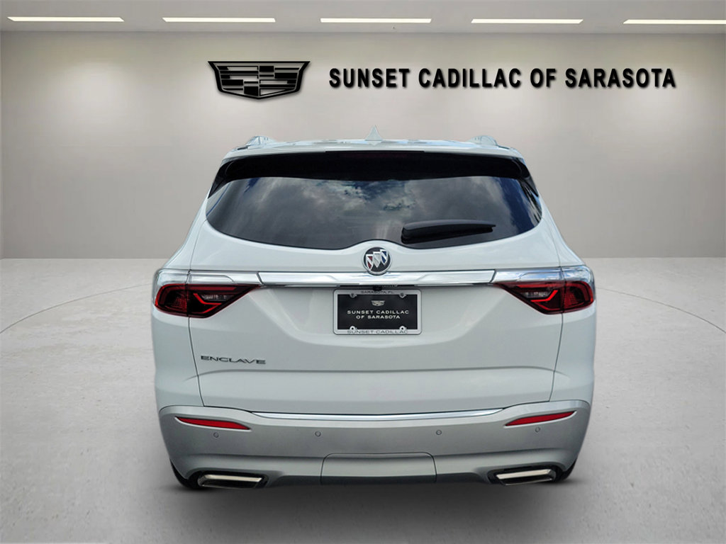 Used 2024 Buick Enclave Essence image 5