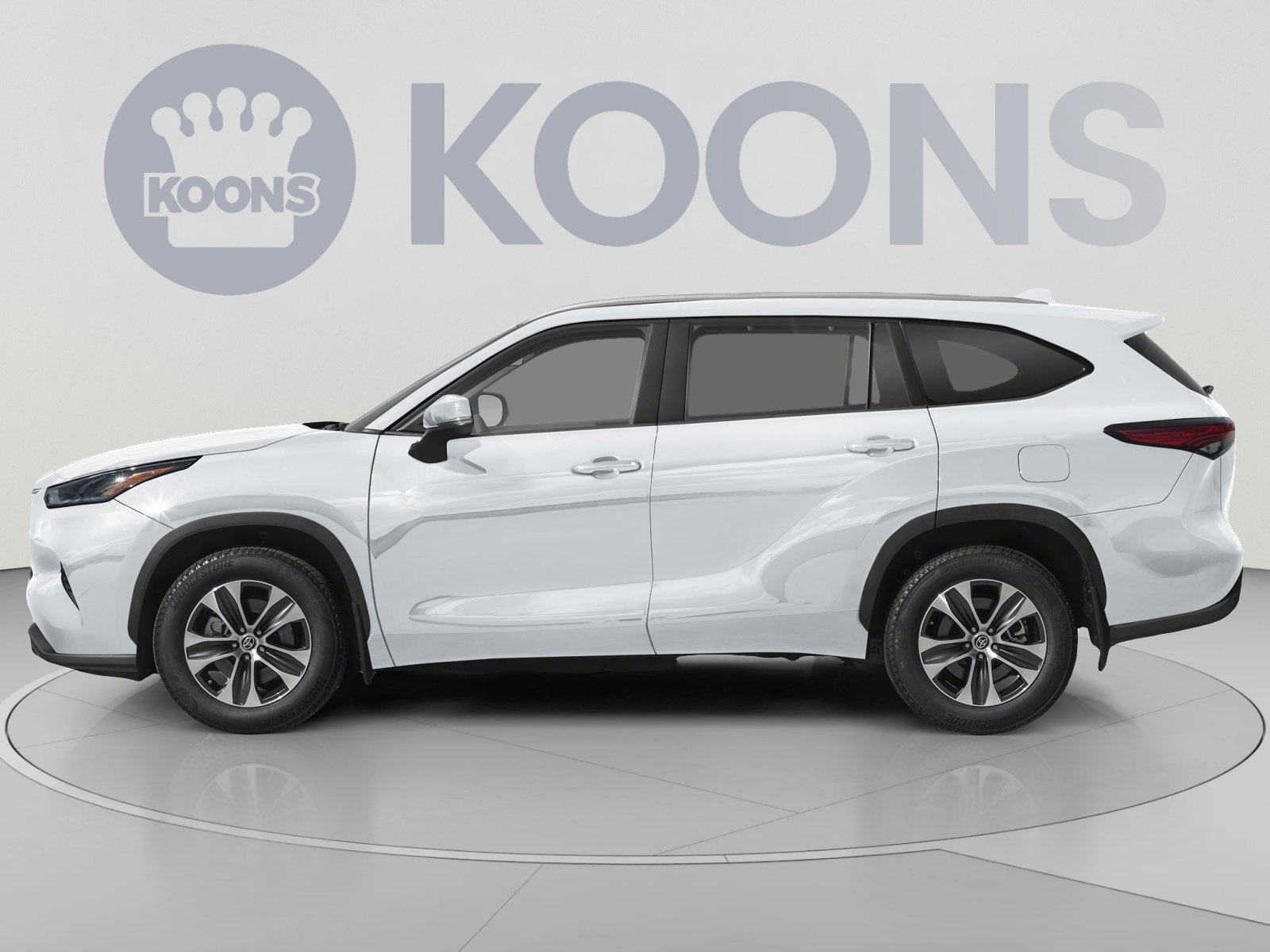 Used 2024 Toyota Highlander XLE AWD/4WD image 4
