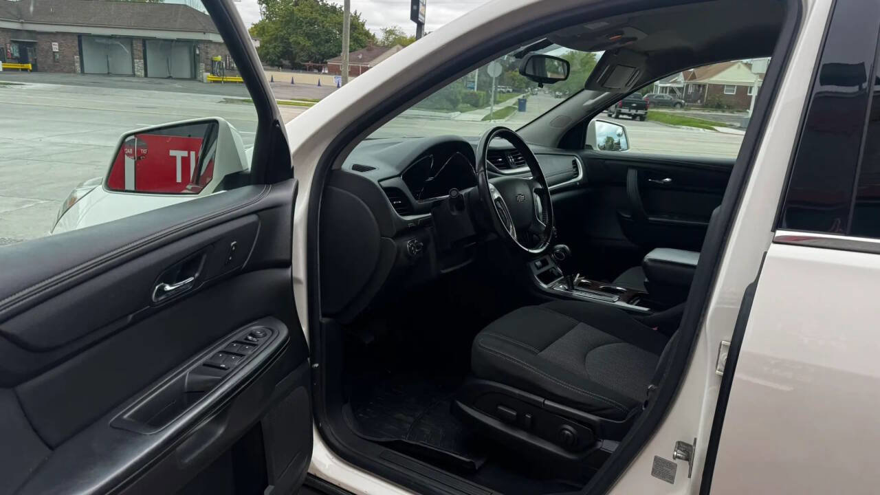 Used 2014 Chevrolet Traverse LT FWD image 12