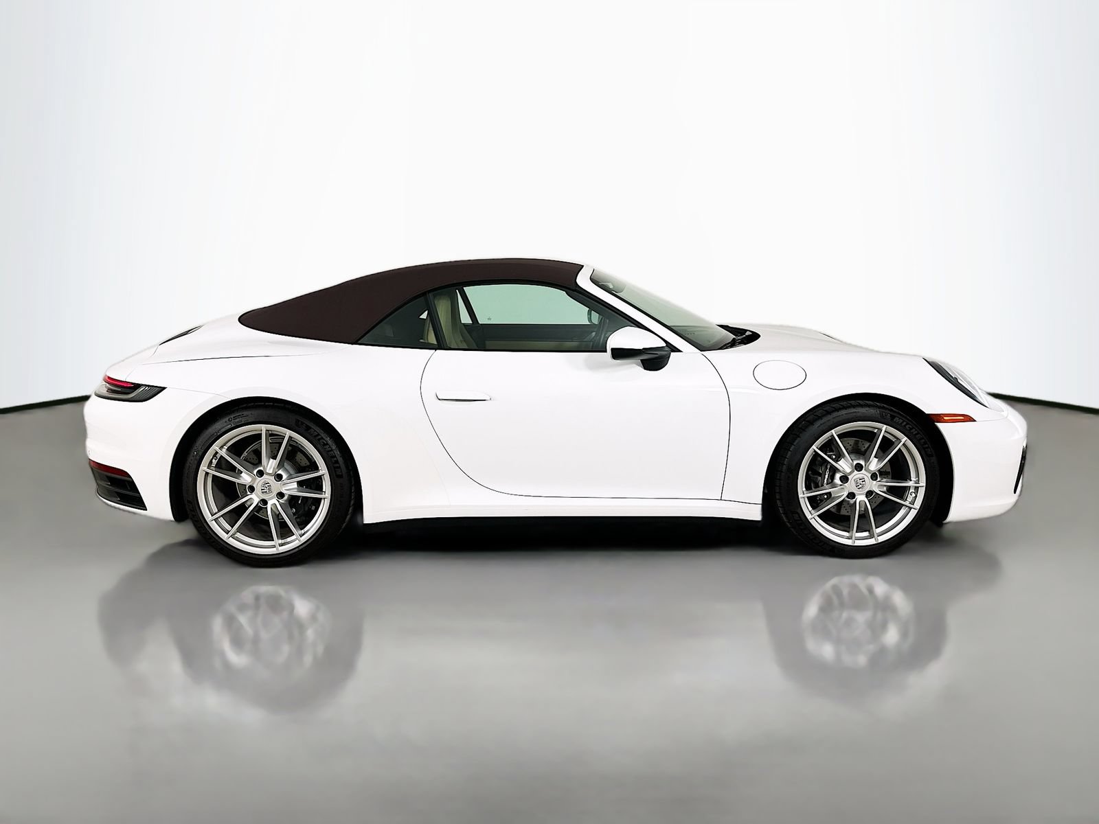 Used 2024 Porsche 911 Carrera RWD image 4