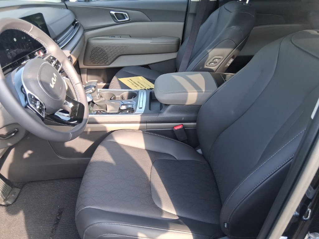 Certified 2026 Kia Carnival EX FWD image 14