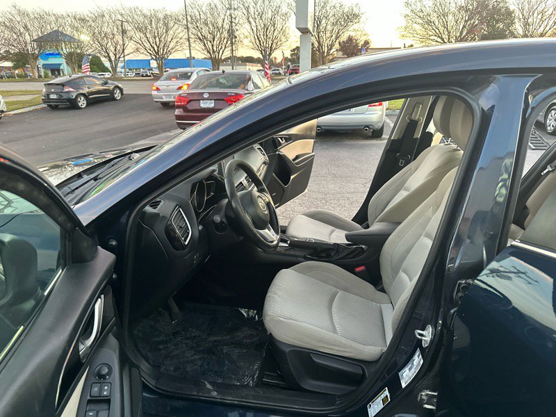 Used 2016 MAZDA MAZDA3 i Touring w/ Popular Equipment Package image 10