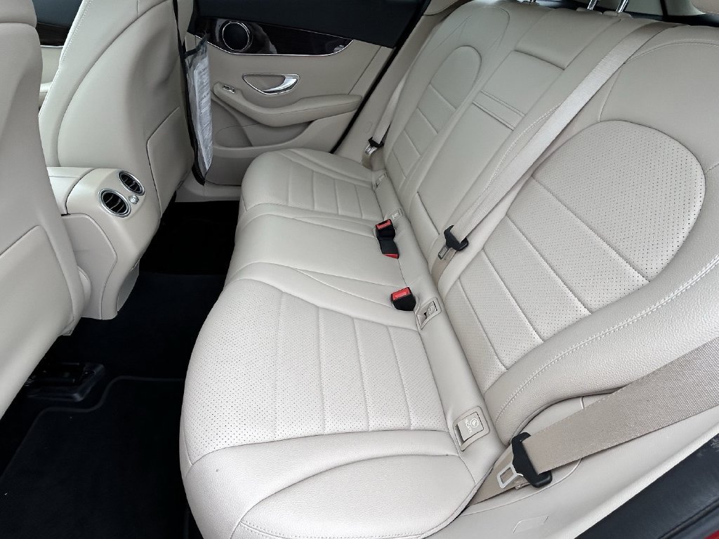 Used 2021 Mercedes-Benz GLC 300 4MATIC image 14