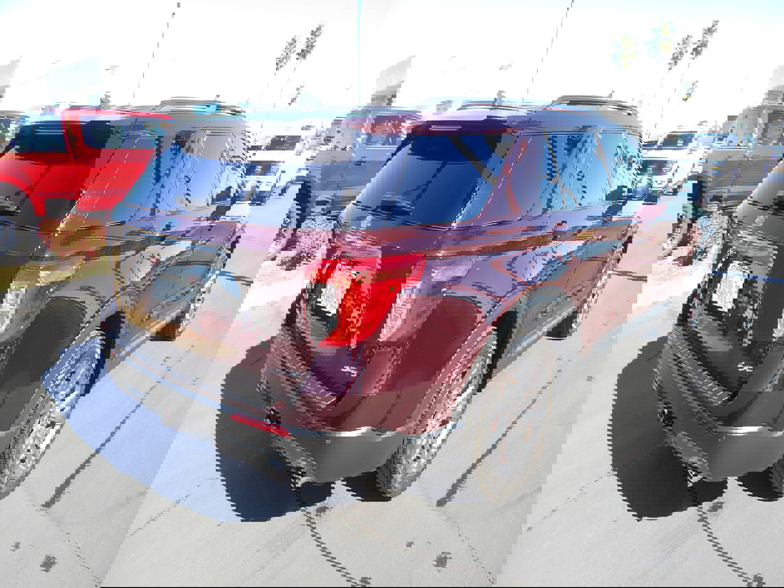 Used 2023 Ford Explorer XLT w/ Equipment Group 202A image 6