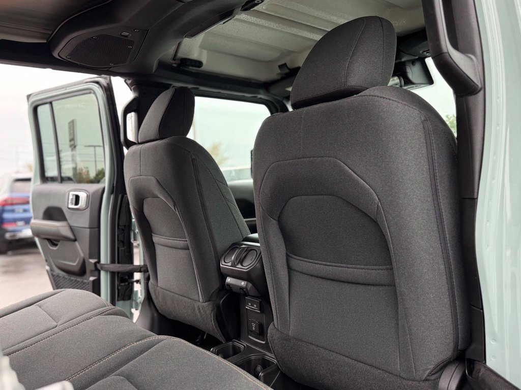 Used 2024 Jeep Wrangler Unlimited Sahara AWD/4WD image 14