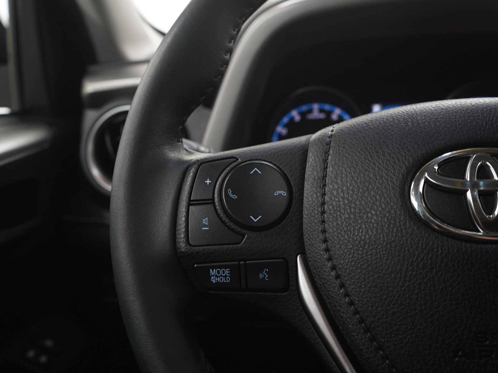 Used 2018 Toyota RAV4 XLE w/ Plus Extra Value Package AWD/4WD image 23