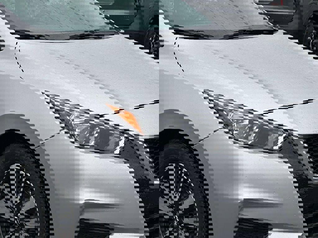 Used 2021 Nissan Versa SV image 8