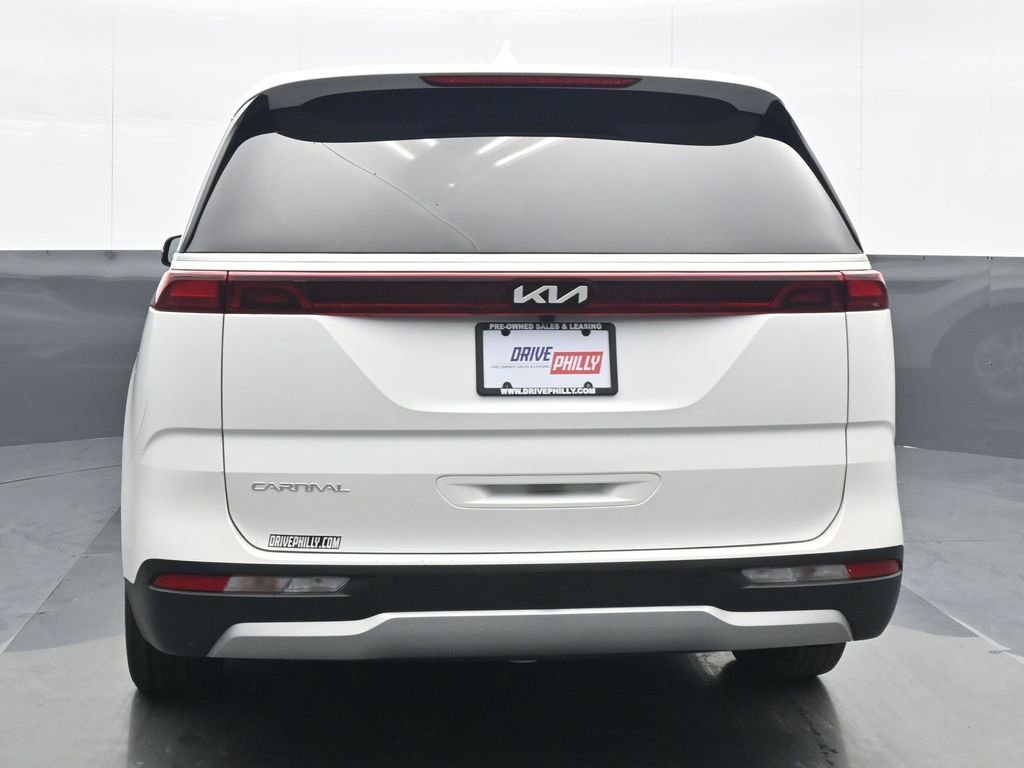 Used 2024 Kia Carnival LX FWD image 5