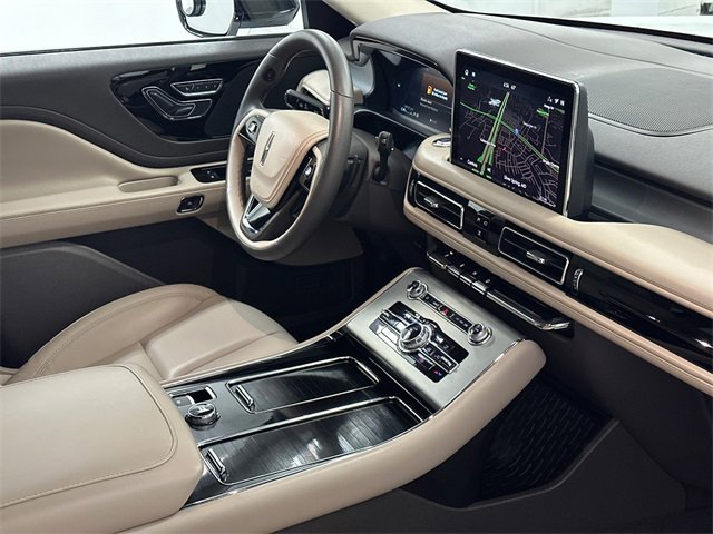 Used 2022 Lincoln Aviator AWD image 10