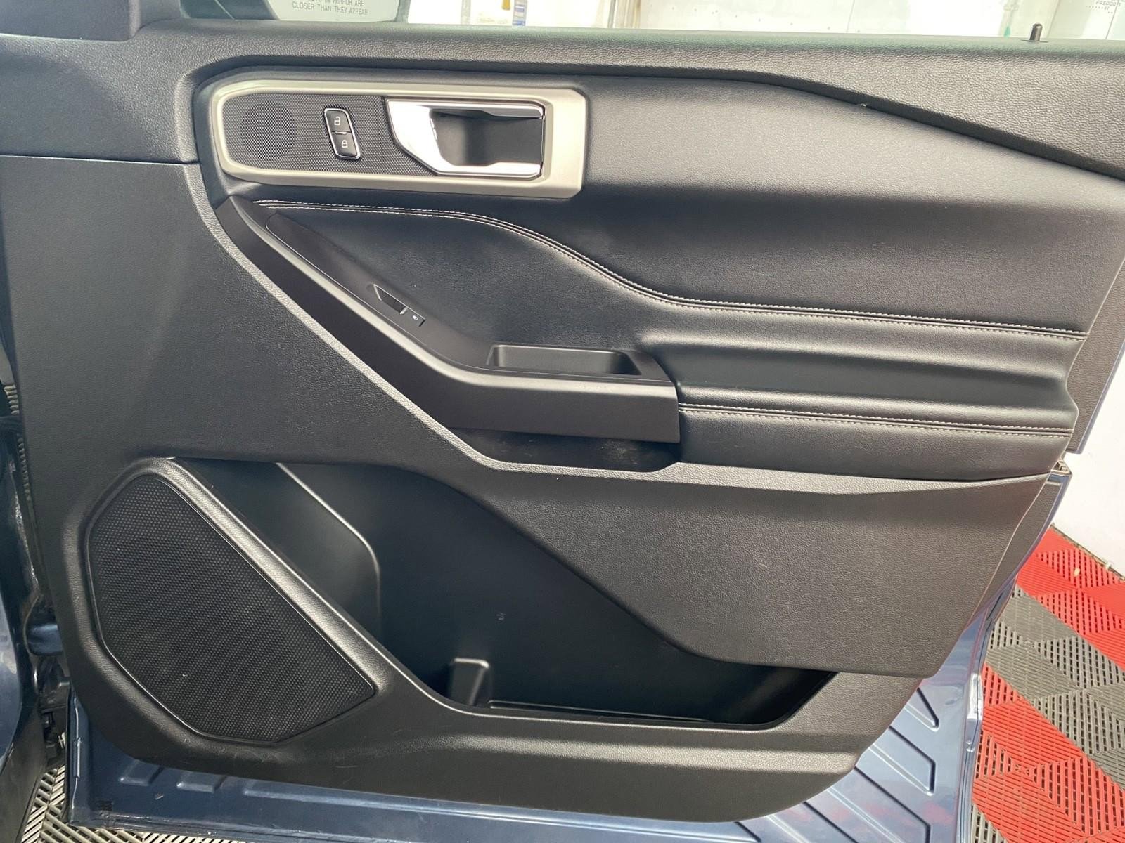 Used 2020 Ford Explorer XLT w/ Equipment Group 202A image 7