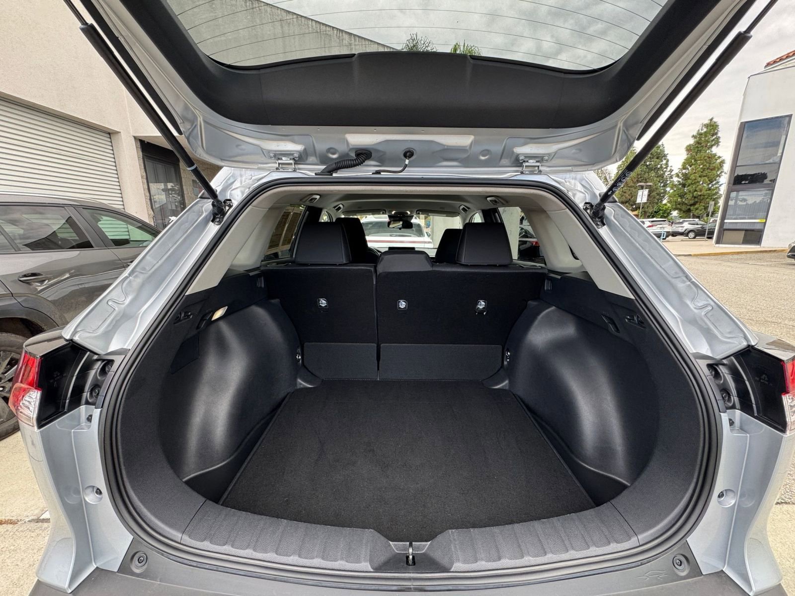 Used 2025 Toyota Corolla Cross LE image 30