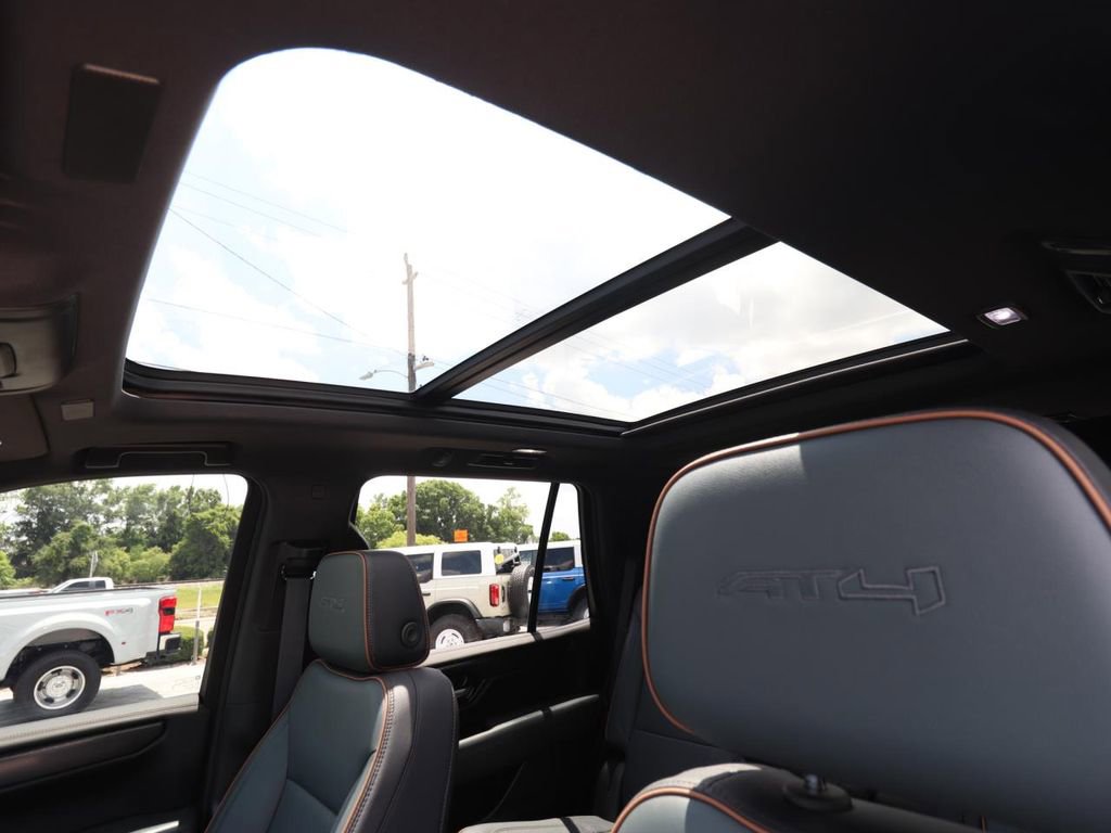 Used 2025 GMC Yukon AT4 AWD/4WD image 4