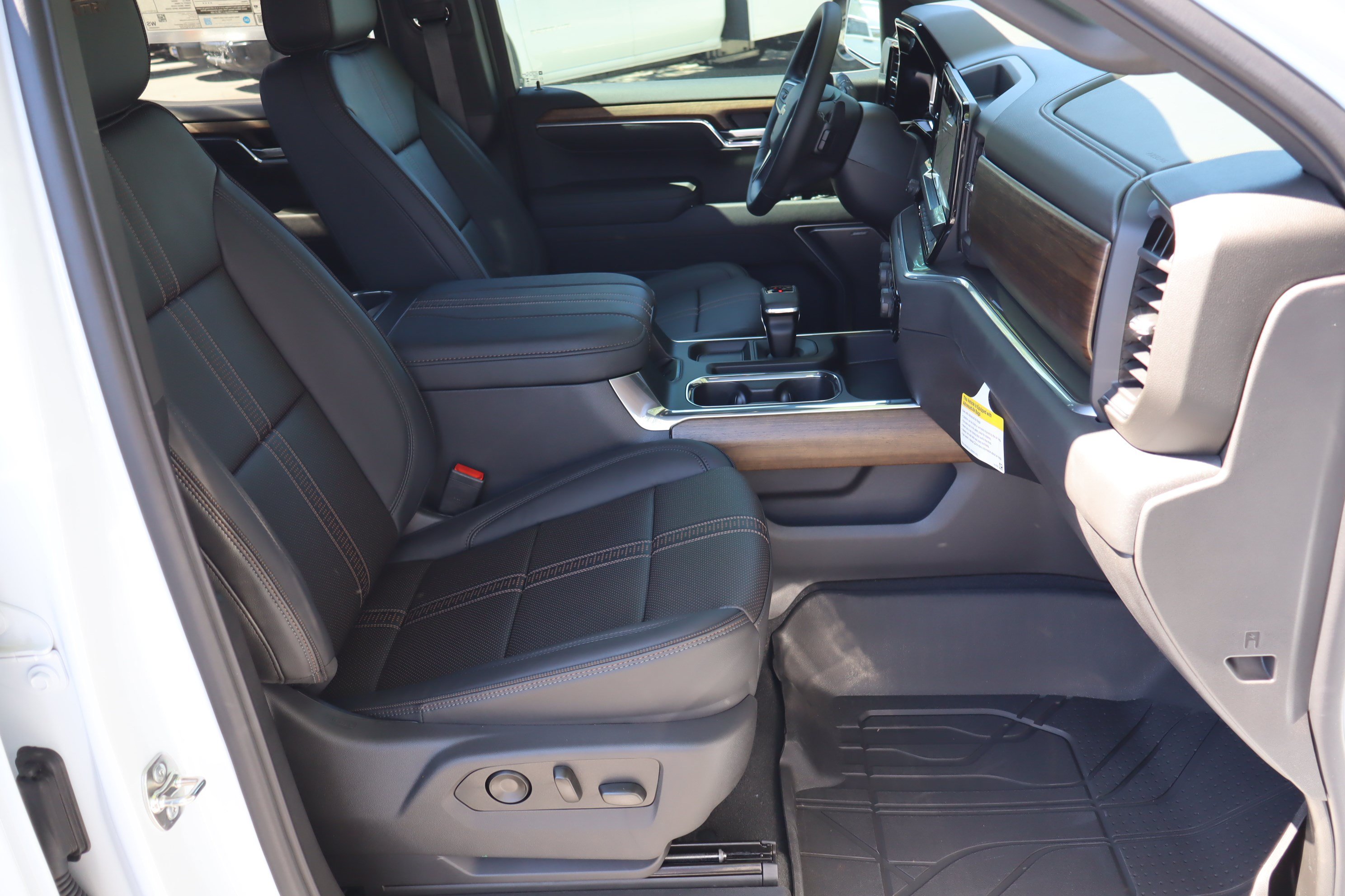 New 2026 Chevrolet Silverado 1500 High Country w/ High Country Premium Package AWD/4WD image 24
