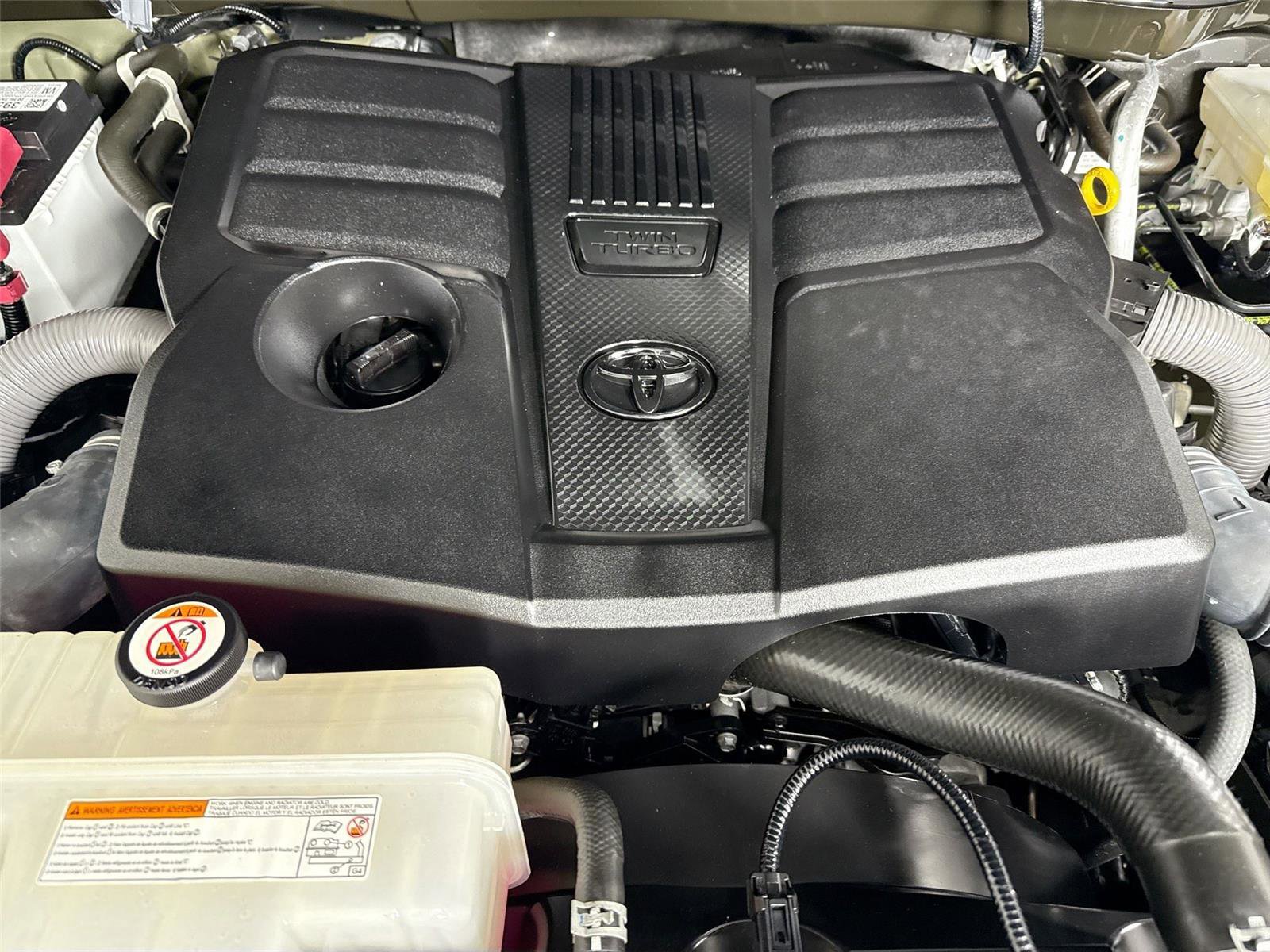 Used 2022 Toyota Tundra SR5 w/ SR5 Premium Package AWD/4WD image 41