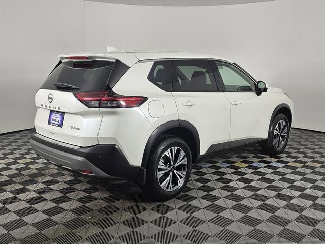 Used 2021 Nissan Rogue SV image 3
