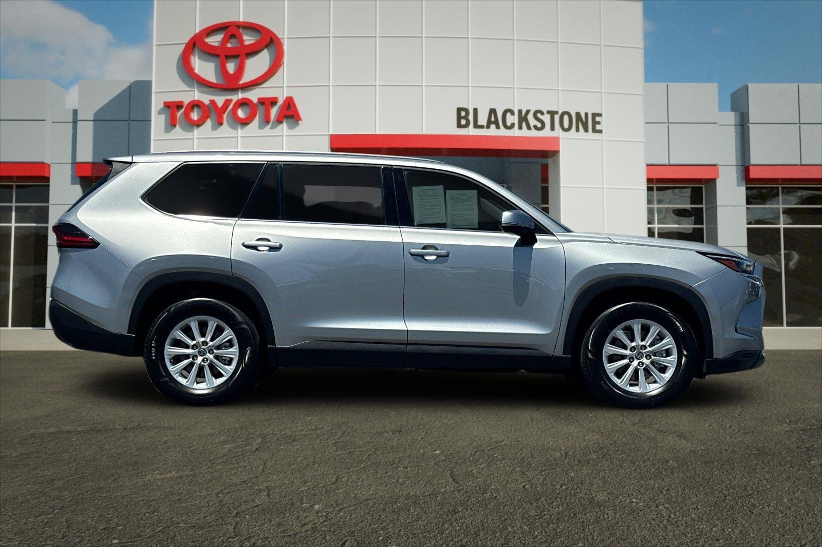 Certified 2025 Toyota Grand Highlander FWD image 2